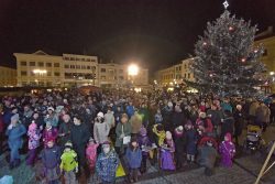 Velká fotoreportáž z vánočních trhů v Hranicích / fotogalerie / Česko zpívá koledy 13.12. 2017 - celorepubliková akce Deníku, foto: Jiří Necid