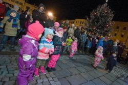 Velká fotoreportáž z vánočních trhů v Hranicích / fotogalerie / Česko zpívá koledy 13.12. 2017 - celorepubliková akce Deníku, foto: Jiří Necid