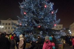 Velká fotoreportáž z vánočních trhů v Hranicích / fotogalerie / Rozsvěcení vánočního stromu 1.12. 2017, foto: Jiří Necid