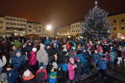 Velká fotoreportáž z vánočních trhů v Hranicích / fotogalerie / Taneční Vánoce 2.12. 2017, foto: Jiří Necid