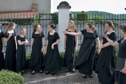 I česká píseň zazněla v podání amerického sboru / fotogalerie / Vystoupení amerického dívčího sboru Cecilia Ensemble - Grand Monadnock Youth Choirs, foto: Jiří Necid