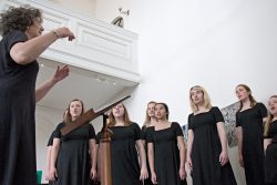 I česká píseň zazněla v podání amerického sboru / fotogalerie / Vystoupení amerického dívčího sboru Cecilia Ensemble - Grand Monadnock Youth Choirs, foto: Jiří Necid