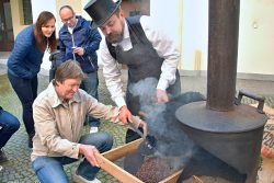 Prvorepubliková kafírna přilákala davy návštěvníků / fotogalerie / Prvorepubliková kafírna v muzeu na Staré radnici, foto: Jiří Necid