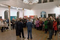 Vernisáž výstavy Tibora Červeňáka v synagoze / fotogalerie / Vernisáž výstavy Tibora Červeňáka - autor výstavy Tibor Červeňák (uprostřed) a k výstavě promluvili PhDr. Vladimír Juračka (vlevo) a Jiří Nebeský (vpravo), foto Jiří Necid