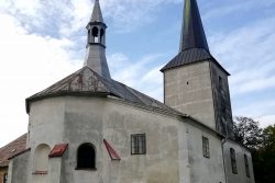 Tip na výlet: procházka Skalním městem / fotogalerie / Kostel sv. Bartoloměje s působivou atmosférou se nachází v historickém centru Potštátu.