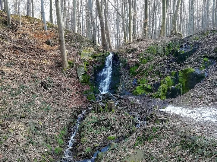 Tip na výlet: K Javorové studánce a k vodopádu