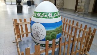 Ve dvoraně zámku je rekordní vejce
