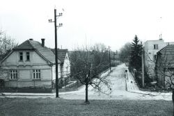 Zajímavá „nej“ hranických ulic / fotogalerie / Původní odbočka z Hviezdoslavovy ulice do ulice Patrice Lumumby před demolicí 80. léta 20. století.