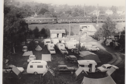 Dvě výročí na místě hranického autokempu / fotogalerie / Zaplněná plocha kempu v létě 1965. Zdroj: Muzeum a galerie Hranice