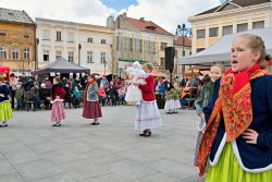 Velká fotoreportáž z Vítání jara na náměstí / fotogalerie / Vystoupení Dětského folklorního souboru Maleníček z Lipníku nad Bečvou, foto: Jiří Necid