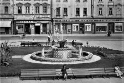 Znáte všechna Hranická náměstí? / fotogalerie / Kašna na Masarykově náměstí v roce 1970. Zdroj: sbírka Milana Králika