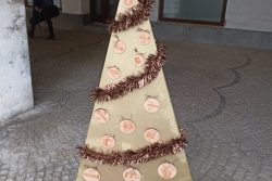 Dřevěné vánoční stromečky zdobí podloubí / fotogalerie / Peak Trade, foto: Ivana Žáková