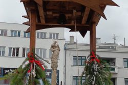 Vánoční výzdoba centra Hranic ve fotografiích / fotogalerie / Zvonička na Masarykově náměstí, foto: TIC Hranice
