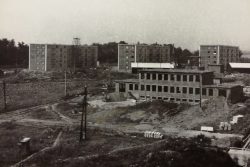 Co jste možná (ne)věděli o hranických sídlištích / fotogalerie / Výstavba Struhlovska, v popředí budova jeslí, 60. léta 20. století, foto: sbírky hranického muzea