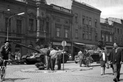 Historie hranických domů: Hotel Brno / fotogalerie / Hotel Brno a náměstí v srpnu 1968, foto: sbírky hranického muzea