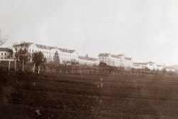 Počátky vojenské akademie v Hranicích / fotogalerie / Pohled na vojenské školy a město v roce 1893, foto: sbírka Milana Králika
