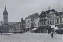 Historie hranických domů: Hotel Brno / fotogalerie / Poutač na hotel Brno na fasádě, foto: sbírky hranického muzea